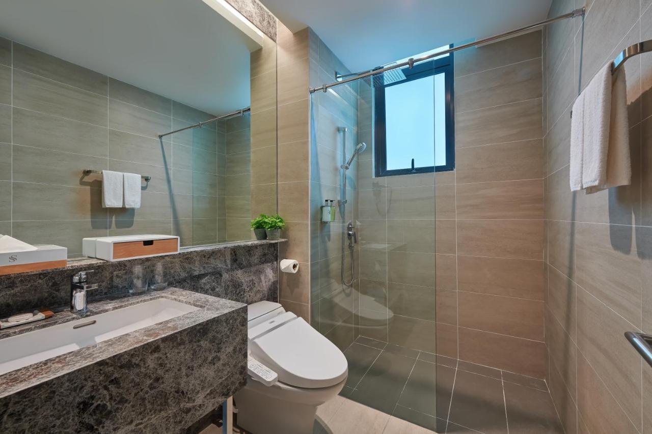 Mercure Living ปุตราจายา ภายนอก รูปภาพ A bathroom in a hotel