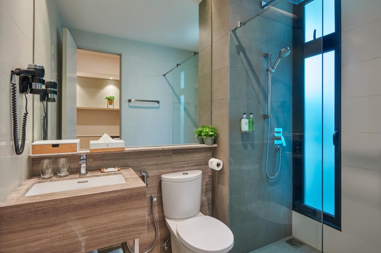 Mercure Living ปุตราจายา ภายนอก รูปภาพ A bathroom in a hotel