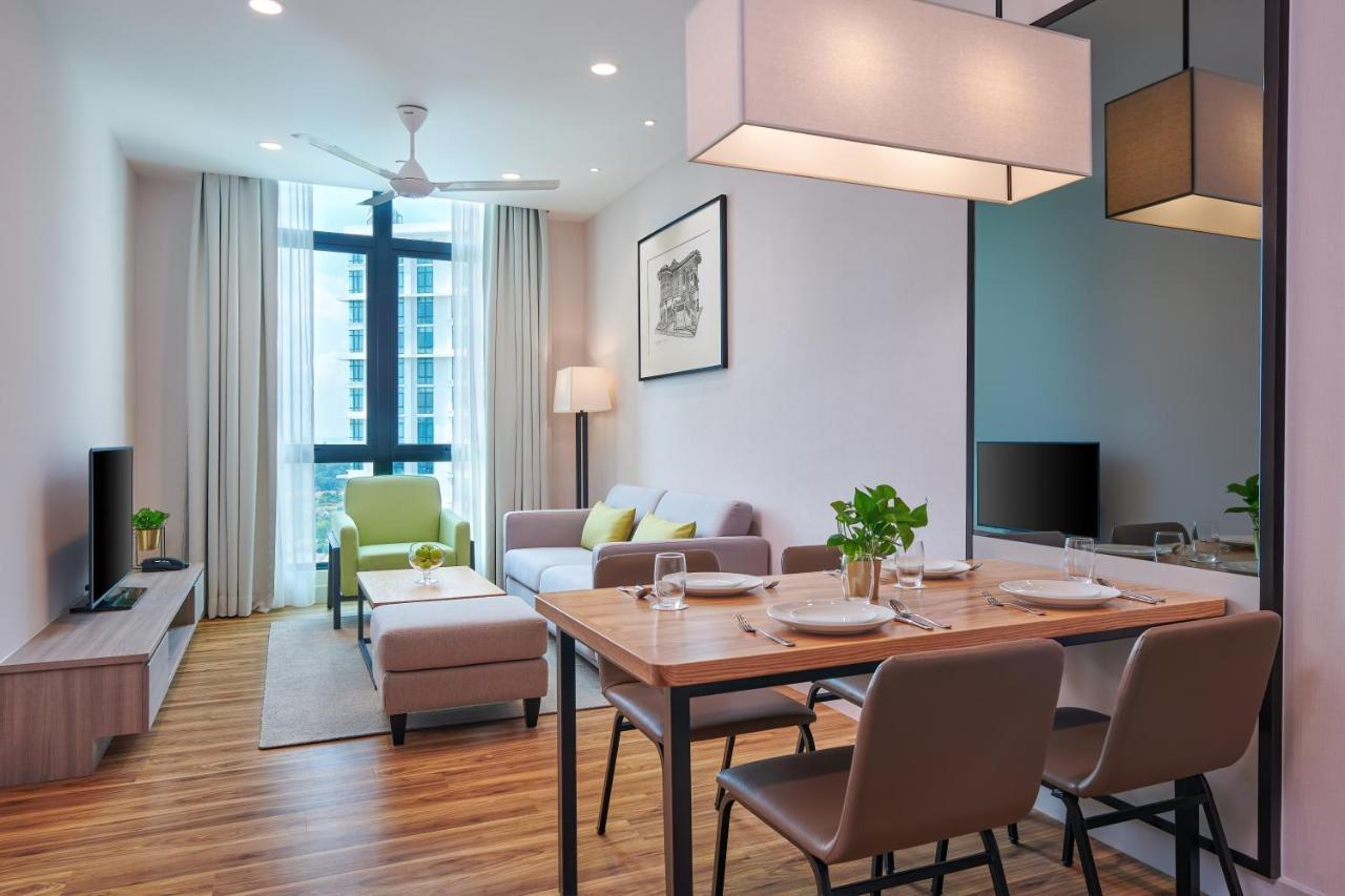 Mercure Living ปุตราจายา ภายนอก รูปภาพ A typical living room of a serviced apartment in Kuala Lumpur, Malaysia.