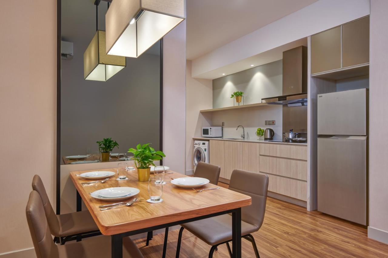 Mercure Living ปุตราจายา ภายนอก รูปภาพ A typical kitchen in a serviced apartment