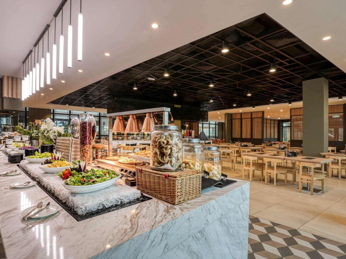 Mercure Living ปุตราจายา ภายนอก รูปภาพ The buffet at the hotel