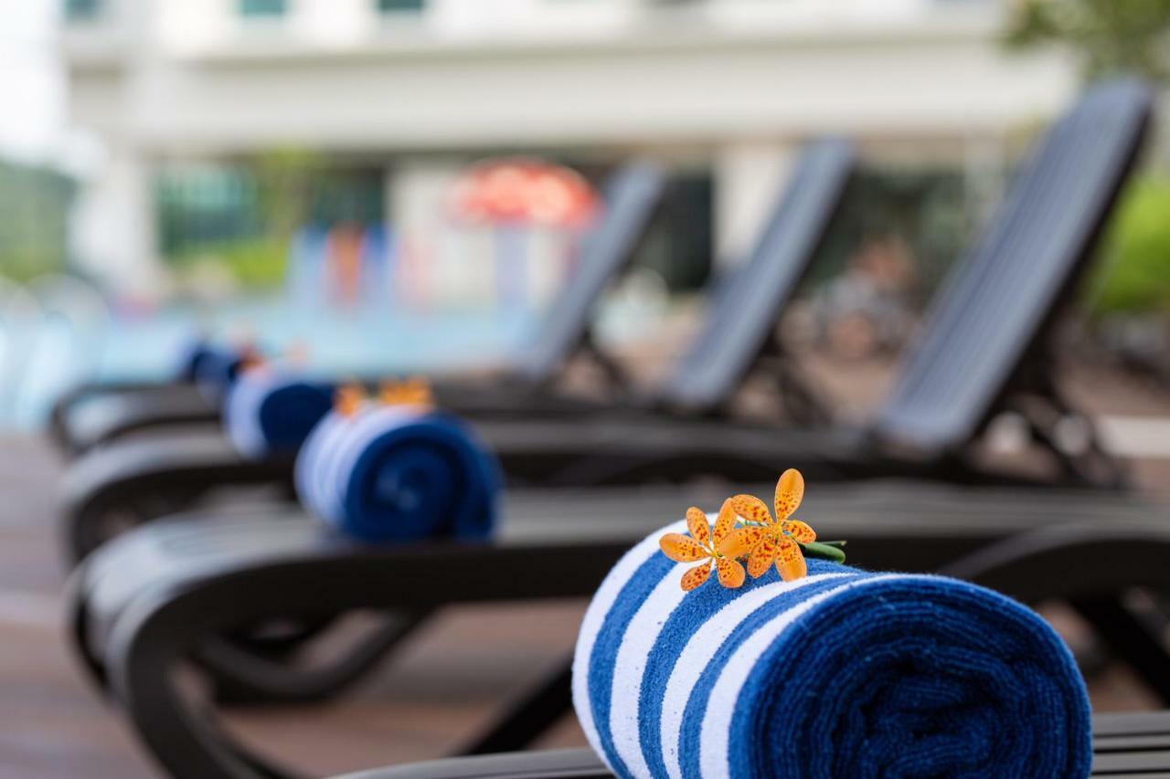 Mercure Living ปุตราจายา ภายนอก รูปภาพ A rolled towel