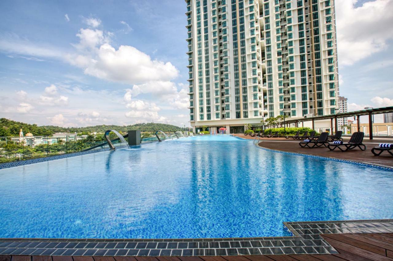Mercure Living ปุตราจายา ภายนอก รูปภาพ Infinity Pool