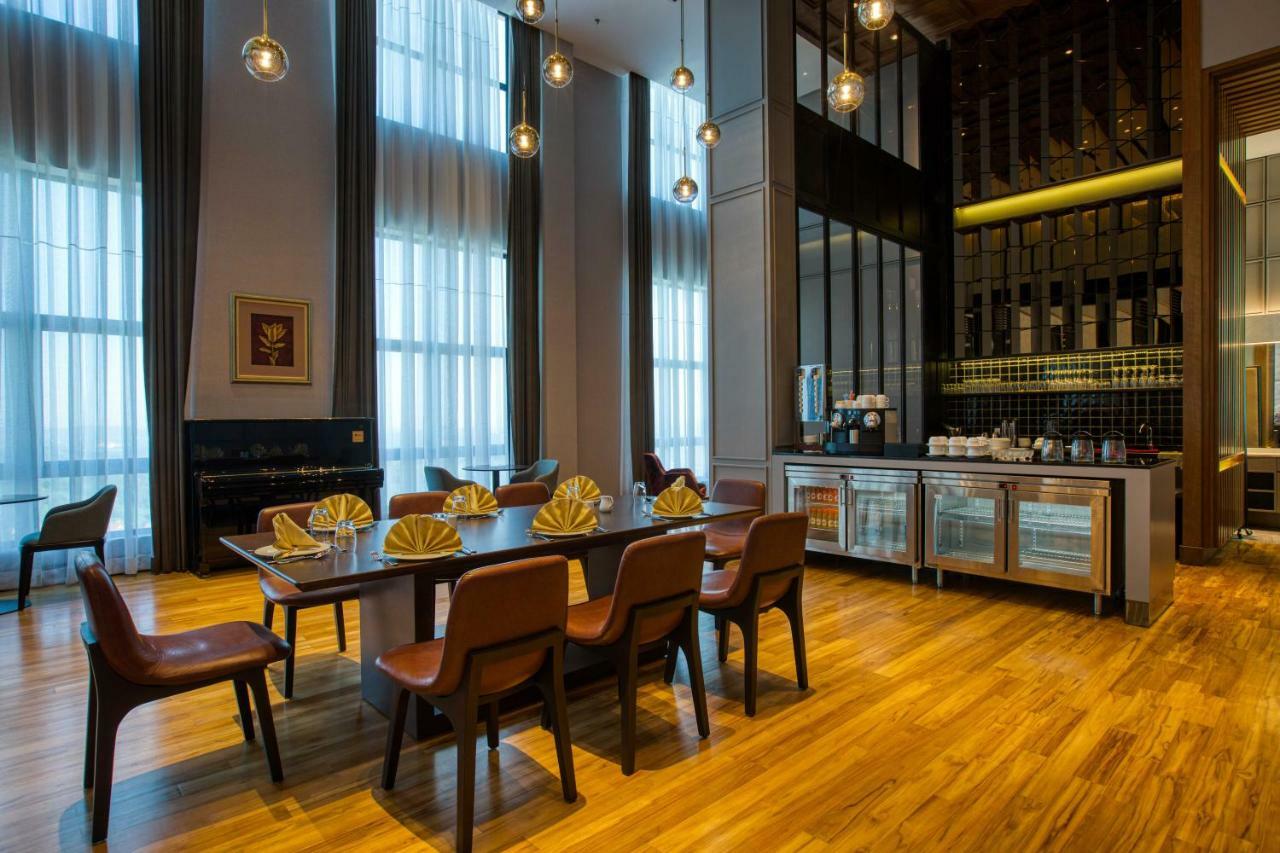 Mercure Living ปุตราจายา ภายนอก รูปภาพ The Royal Wing Suites and Spa