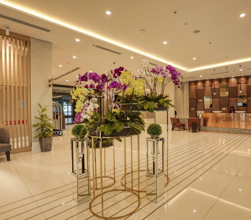 Mercure Living ปุตราจายา ภายนอก รูปภาพ The lobby of the hotel
